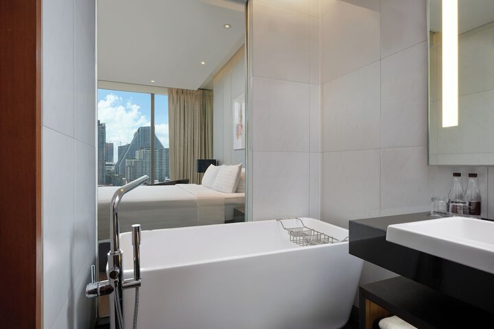 Room 26 of 122