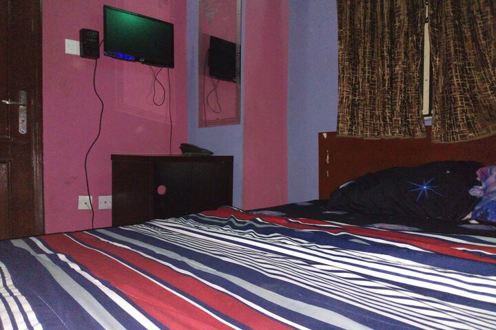 Room 10 of 14