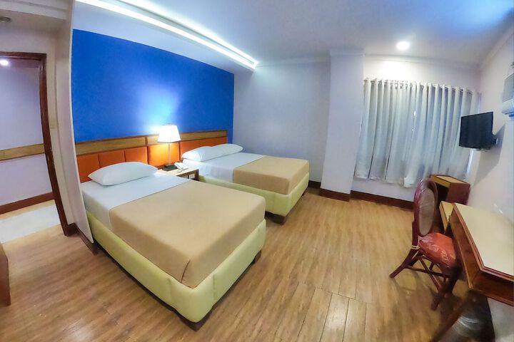 Room 5 of 38
