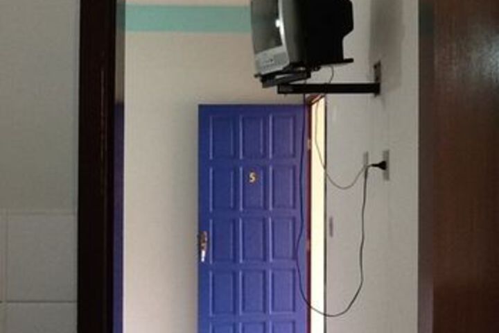 Room 32 of 40