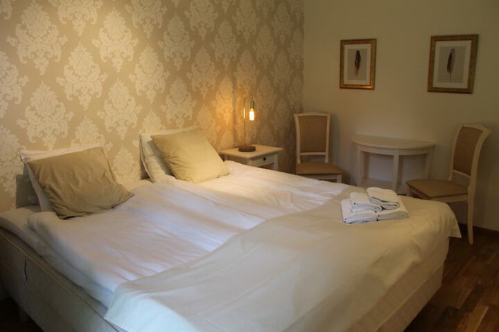 Room 4 of 68