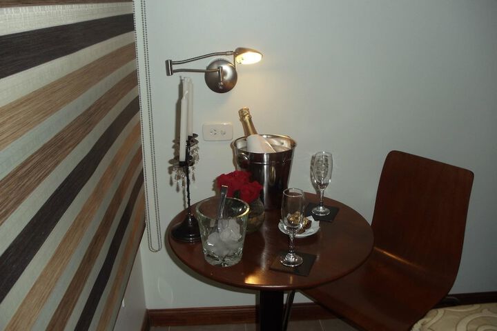 Room 8 of 14