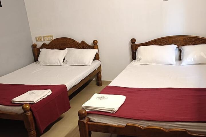 Room 9 of 18