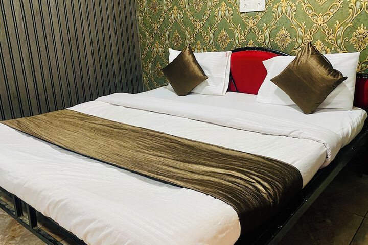 Room 27 of 34