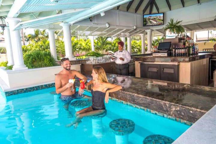 Pools & Facilities