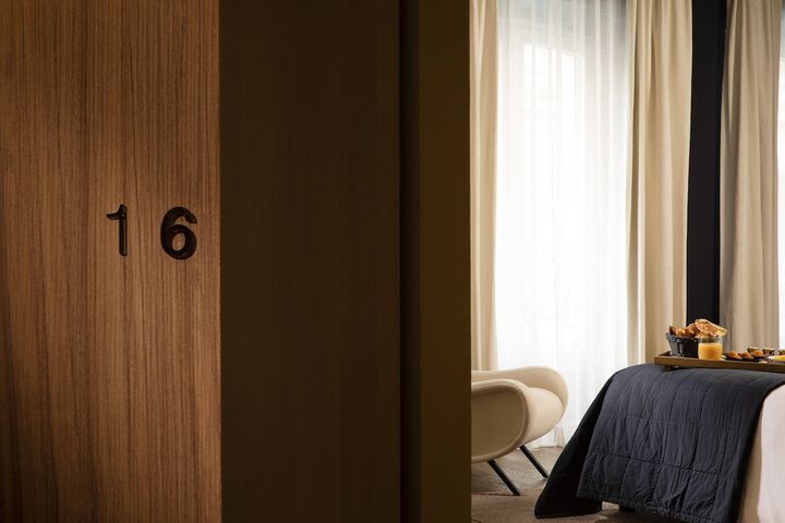 Room 18 of 74