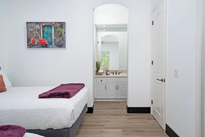 Room 5 of 23