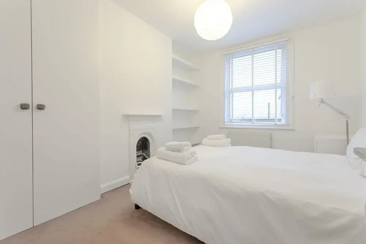 Room 4 of 17