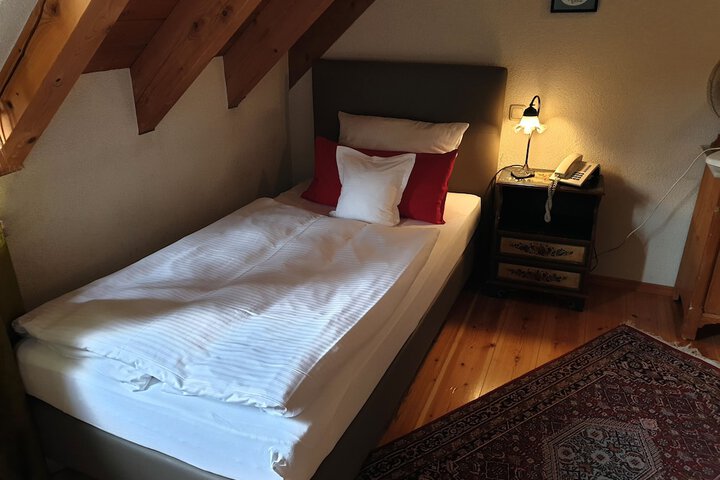 Room 8 of 36