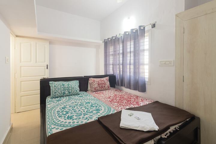 Room 8 of 13