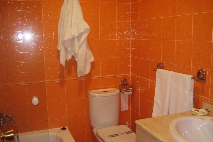 Room 33 of 62