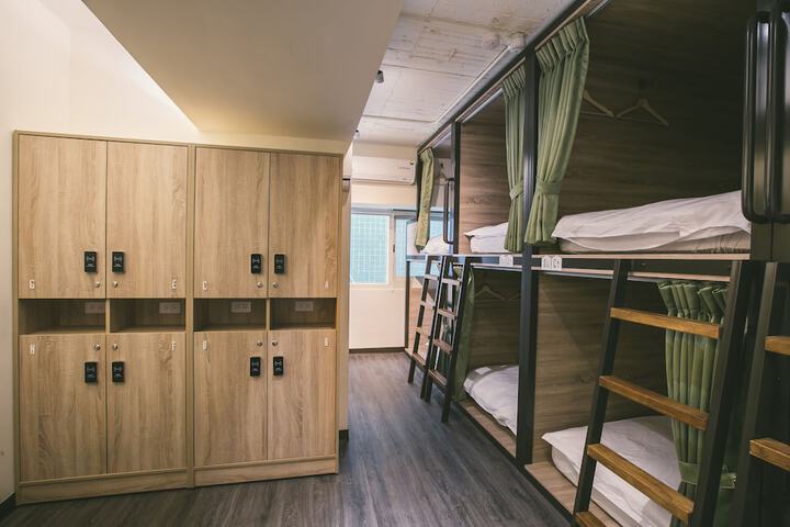 Room 27 of 60