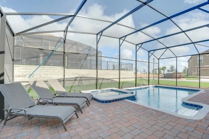 Pool 10 of 21