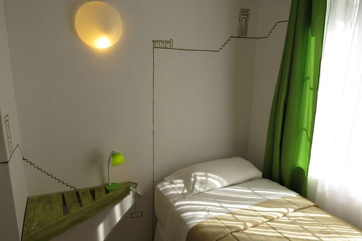 Room 15 of 26