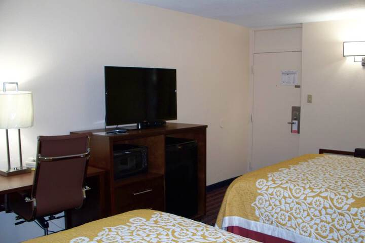 2 Queen Beds (13 of 20)