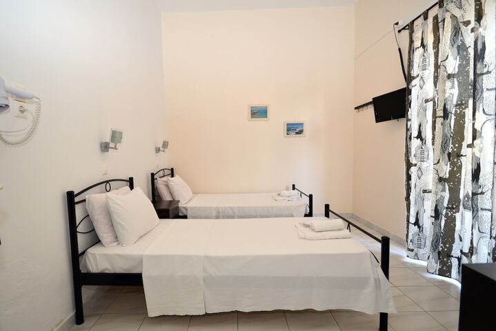 Room 17 of 46