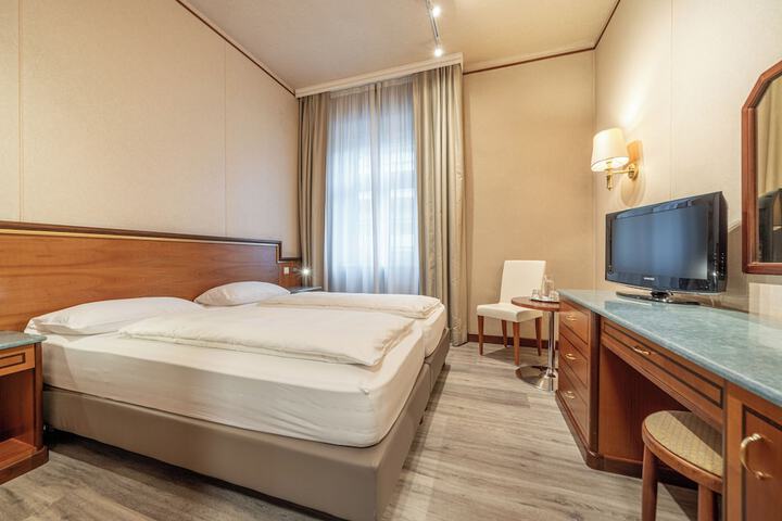 Room 40 of 104