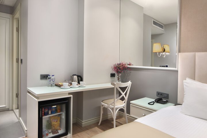 Room 9 of 35