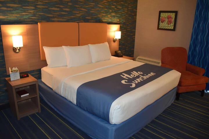 1 King Bed Mobility Accessible (5 of 10)