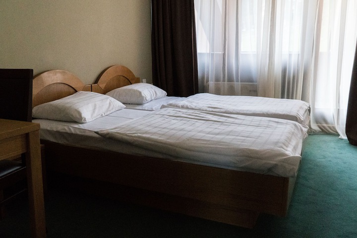 Room 6 of 12