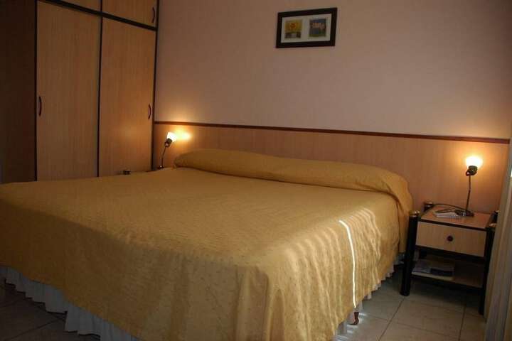 Room 4 of 16