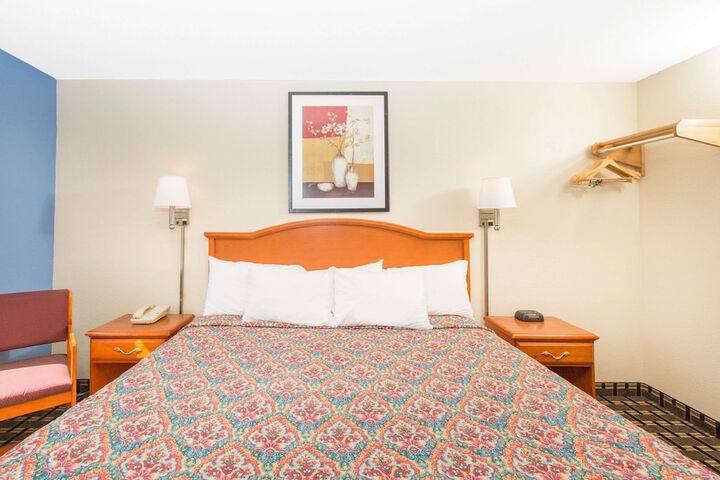 1 King Bed (12 of 13)