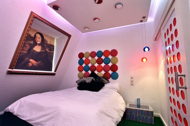 Room 14 of 48