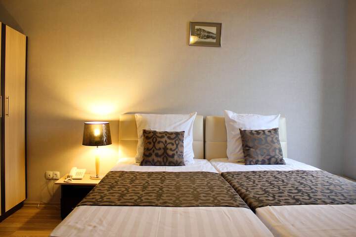 Room 10 of 34