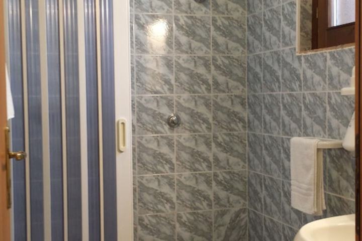 Room 28 of 52