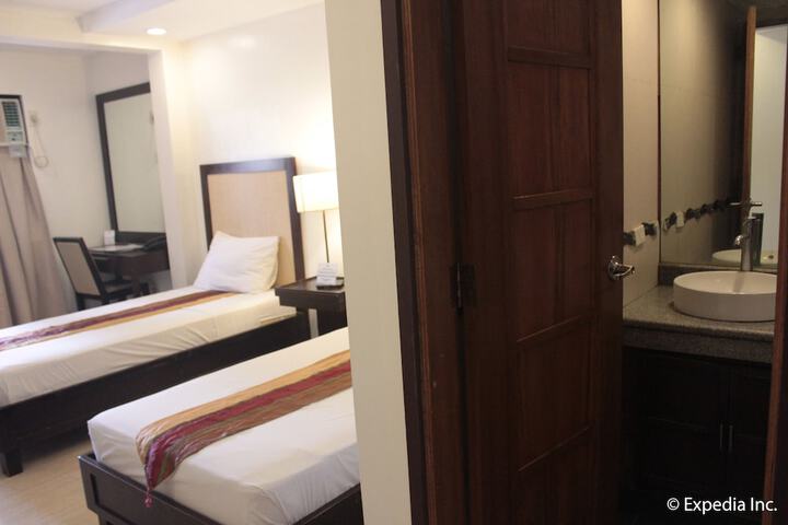 Room 9 of 31