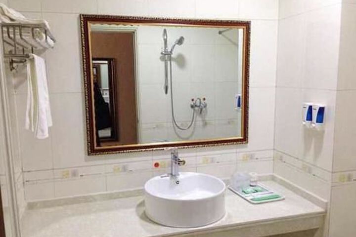 Room 8 of 41