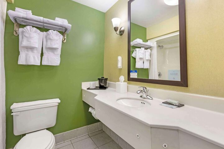 2 Double Beds (9 of 11)