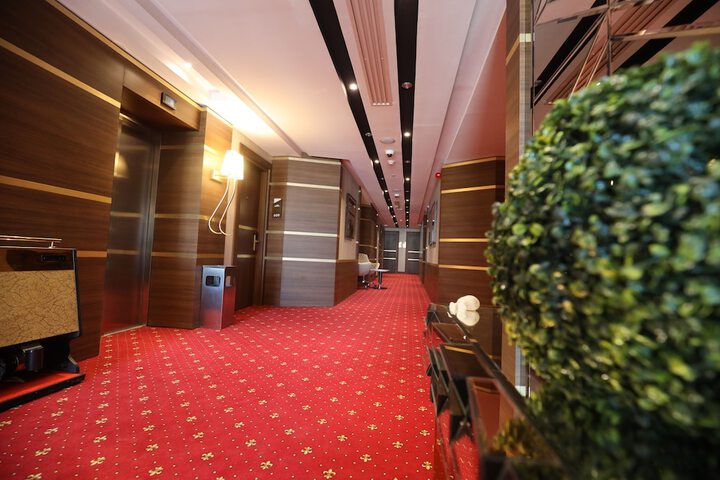 Ballroom/Hall 32 of 50