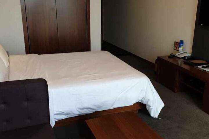 Room 8 of 24