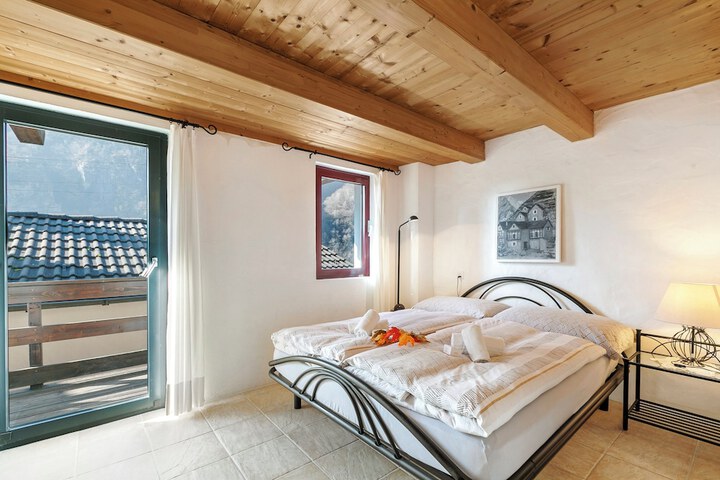 Room 4 of 34