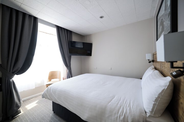 Room 16 of 32
