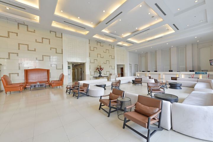Entrance & Lobby