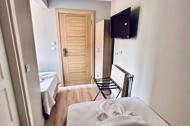 Room 27 of 32