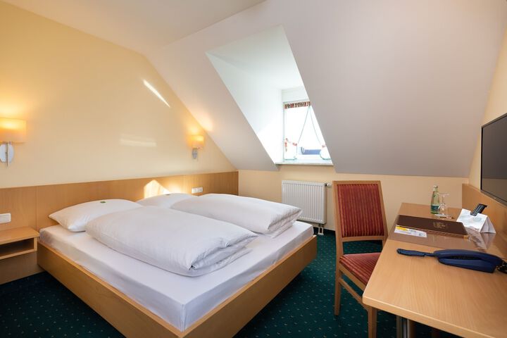 Room 9 of 39
