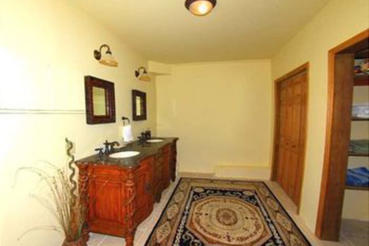 Room 4 of 22