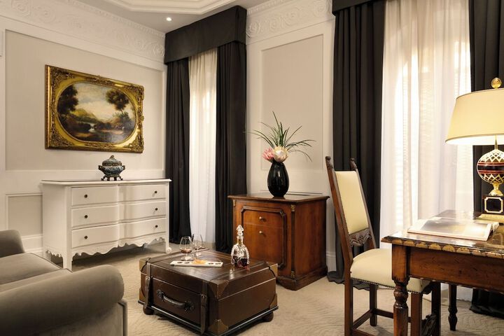 Room 53 of 158