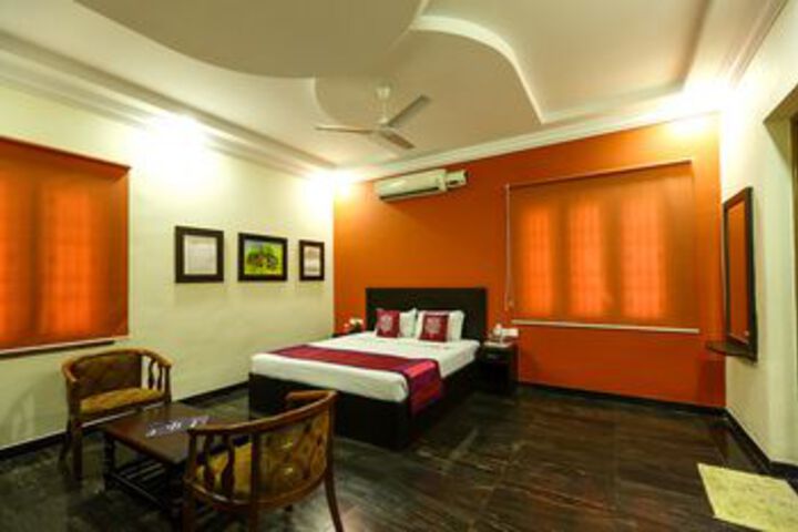 OYO 7355 Home Stay Covinille
