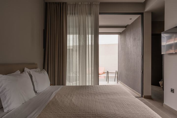 Room 32 of 221