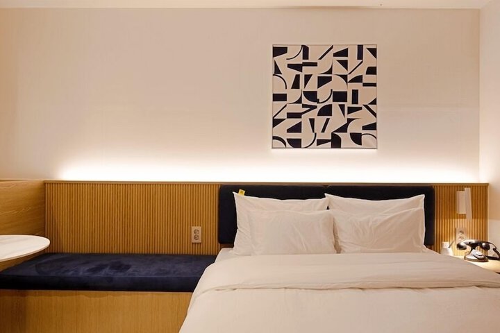 Room 18 of 74