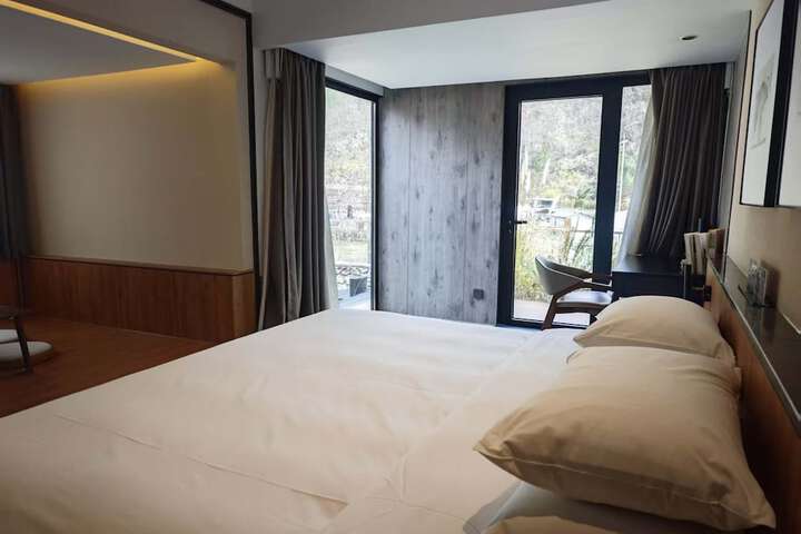 Room 65 of 176