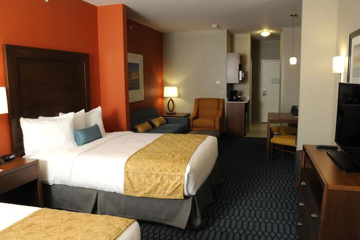 2 Queen Beds Accessible The Lodge (3 of 3)