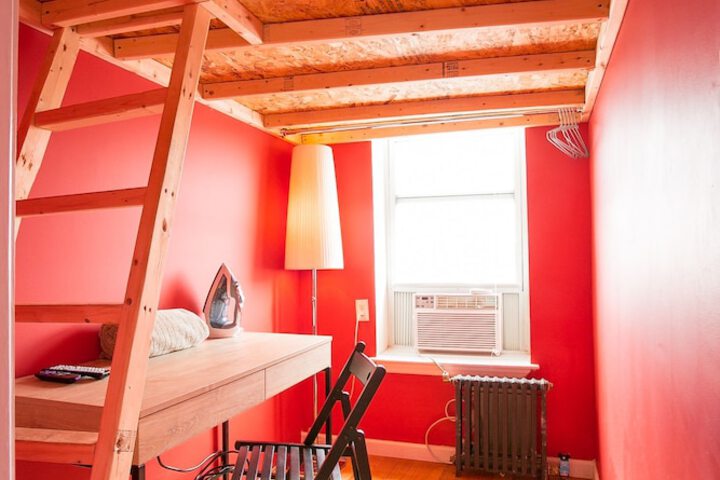Room 32 of 103