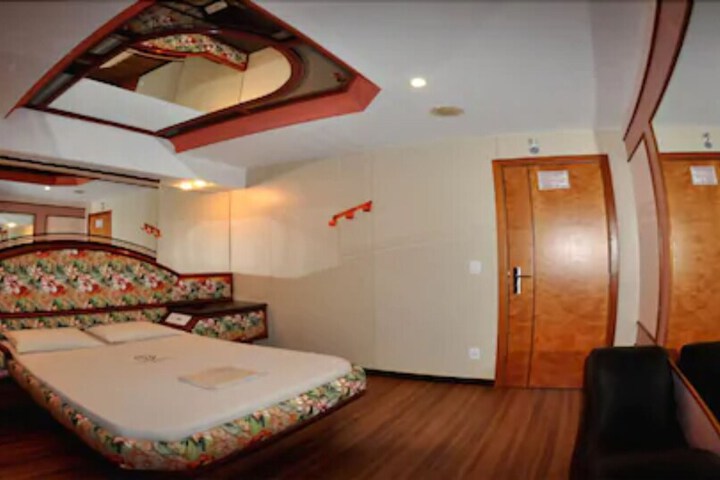Room 7 of 34