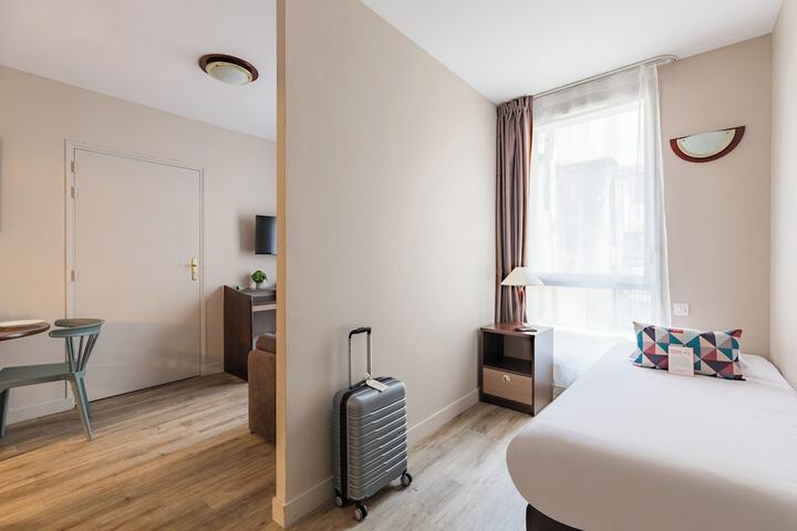 Room 21 of 40