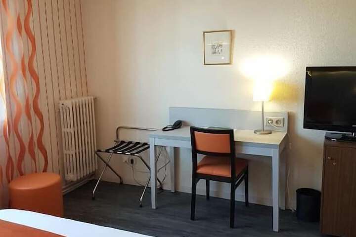 Room 19 of 42